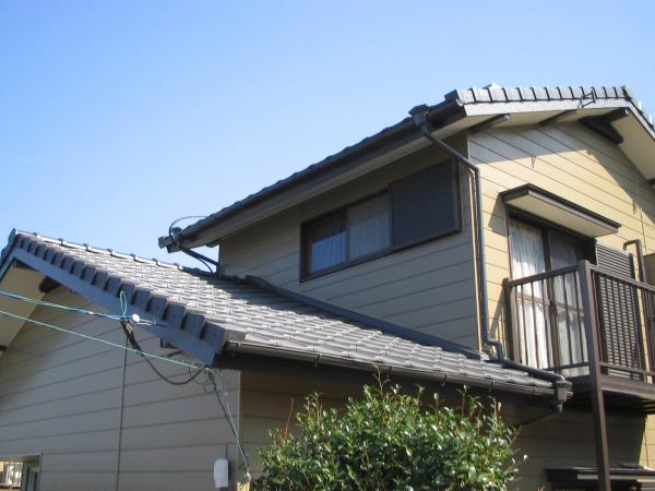 屋根も防災瓦に葺き替えました。台風１３号でもぜんぜん平気でした。
