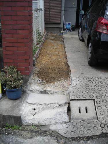 通路・階段を解体して土間を広げる