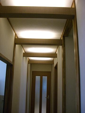 廊下の部分は間接照明で演出しました