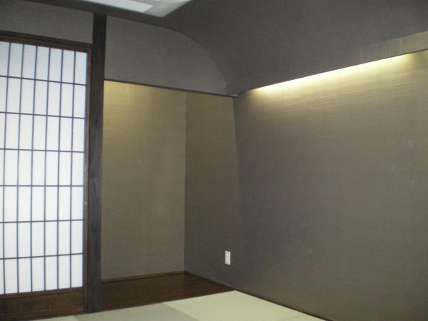 和室は天井を　曲線に仕上げました。畳は琉球畳です