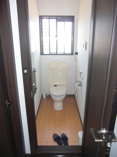 こちらは交換前のトイレです。