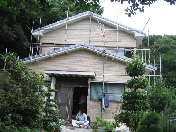 屋根・外壁の工事もほぼ完成・　２週間目