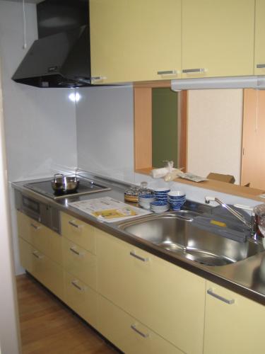 オール電化でＩＨ仕様・スライド収納タイプのシステムキッチン