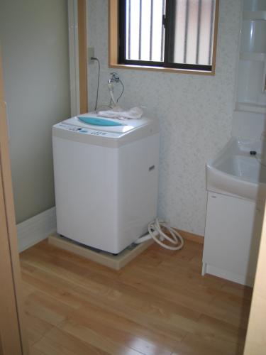 桜の無垢の床材。　水濡れなどにも強いです