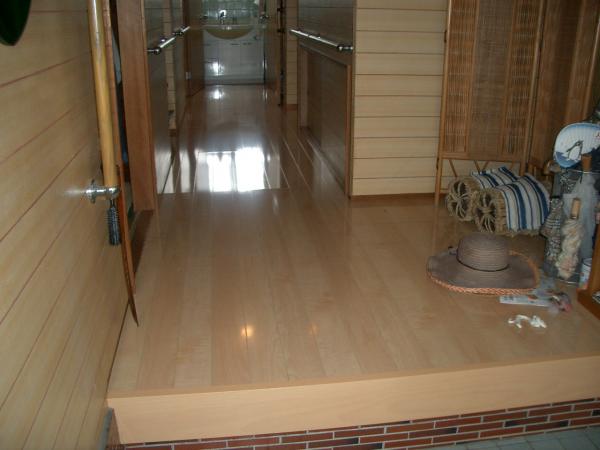 床のリフォーム　(重ね貼り）