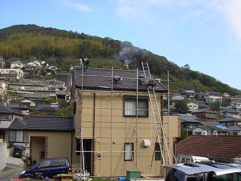 施工開始です。職人さんは４人で行います。