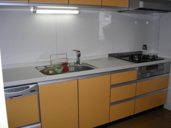 食洗器も組み込んでます。