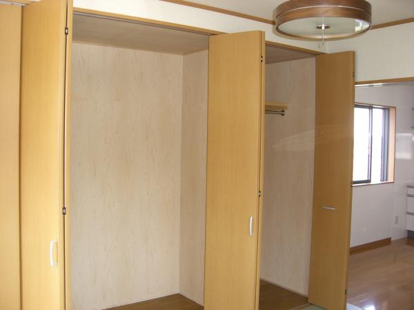 和室部分に造ったクローゼット収納です