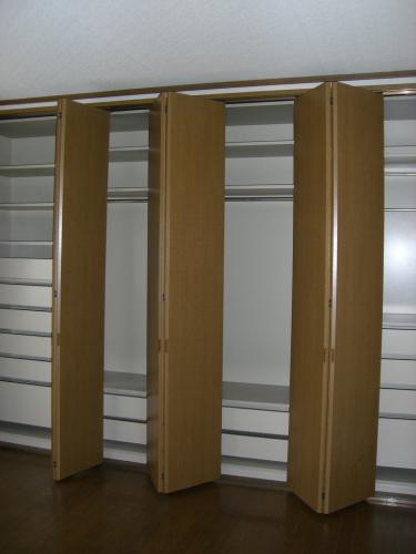 クローゼットは３ｍ幅のものでたっぷり収納です