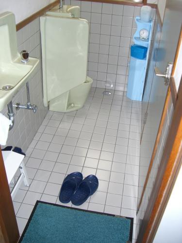 着工前の小便器側の様子