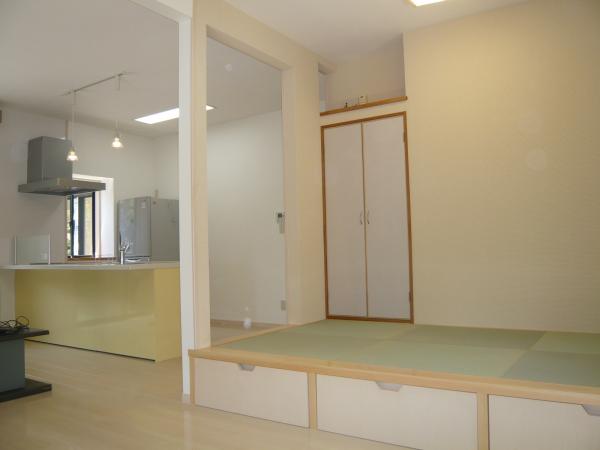 奥にキッチンが見えています。