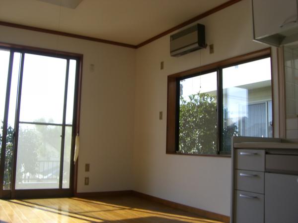 クロスが新しくなり、部屋全体明るくなった感じです。