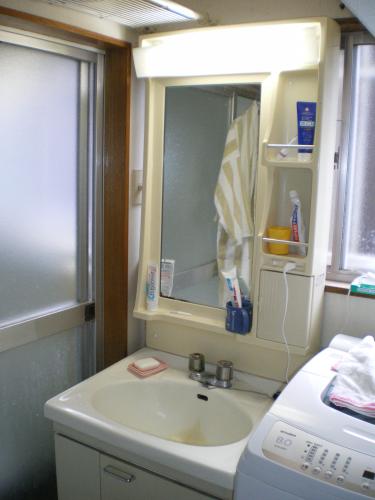 ツーハンドルの洗面台