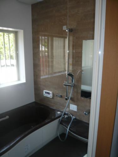 お風呂はＩＮＡＸのユニットバスへ・・・ゴージャスですね。