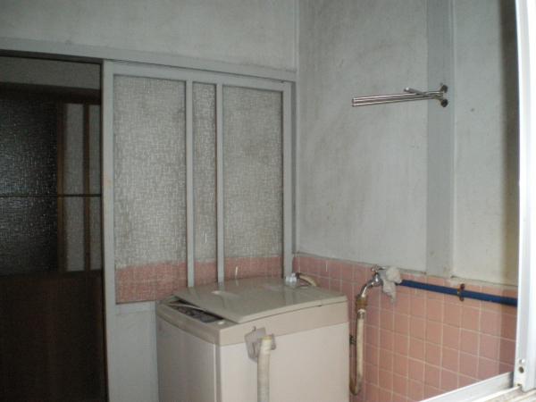 浴室内に洗濯機がありました。