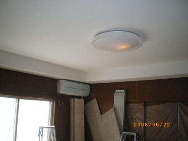 一部解体しクロス貼り替えをしました。