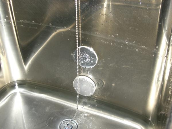 浴槽の穴も１つにします。