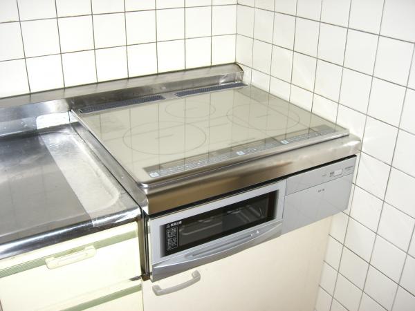 掃除が楽なＩＨヒータがすっきりと収まりました。