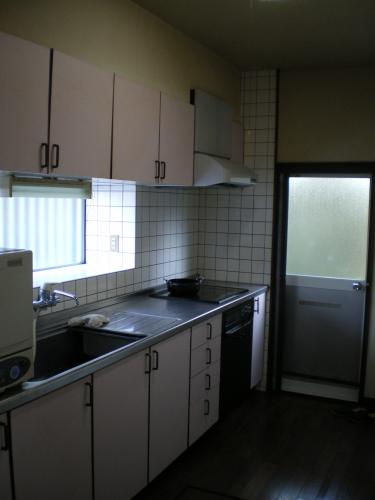 壁付けのI型キッチン