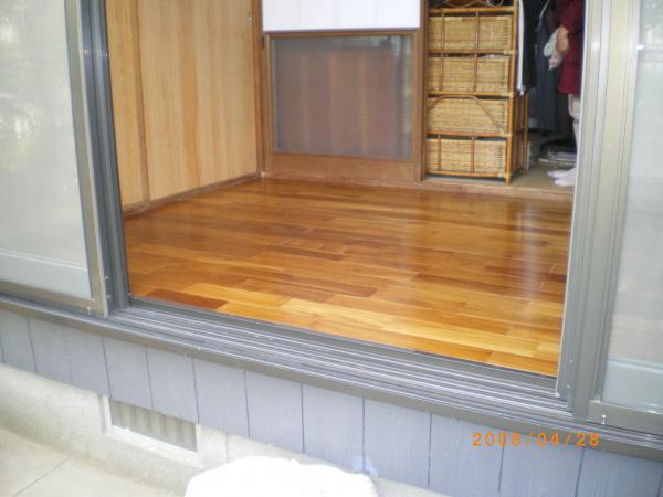 チークの無垢材を貼りました