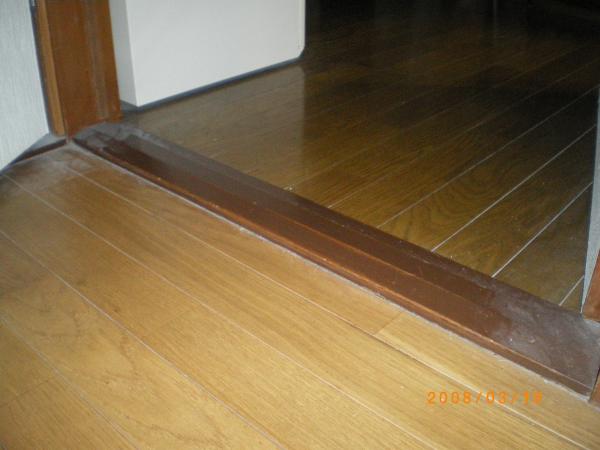 すべての建具に敷居の段差あり