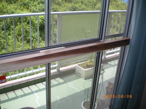 たわみ防止のつっかえ棒です。