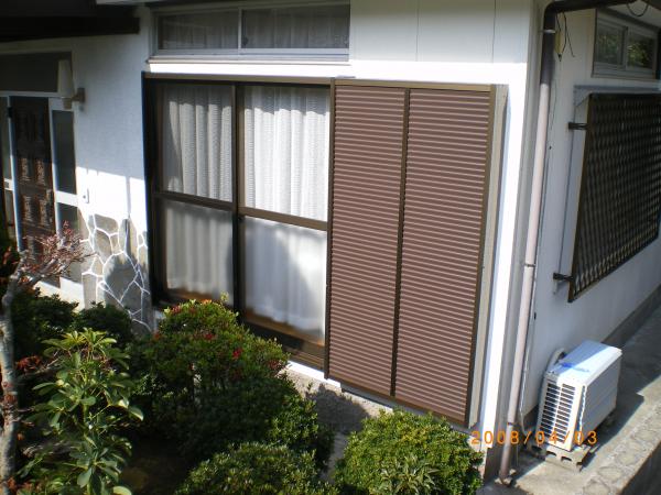 雨戸だけでなくサッシごと交換しました