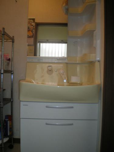 洗面台取替・雨戸取付工事〜長崎市〜