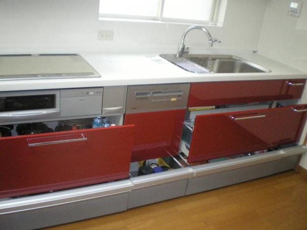 引出しタイプの収納。食洗器付き。