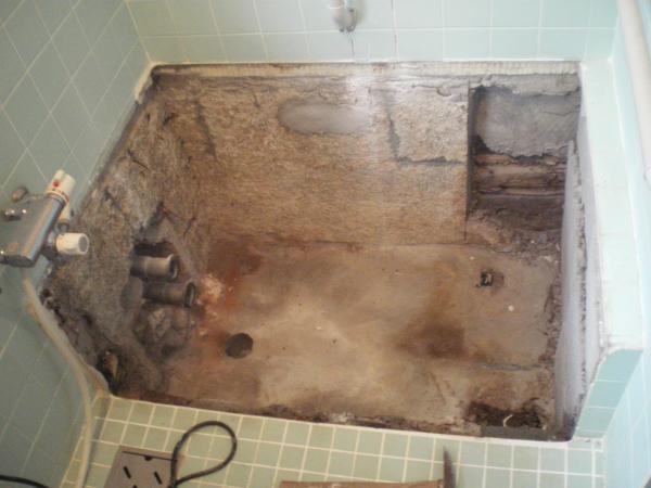 浴槽撤去時の様子