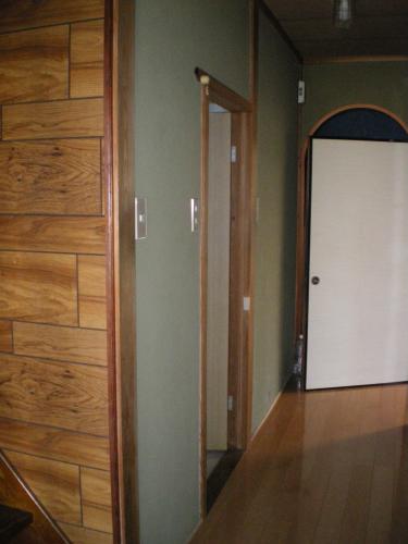 使いにくい内開き戸