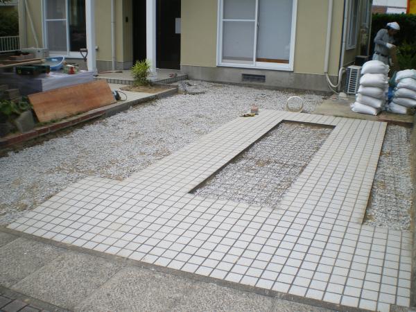 車を止められるようメッシュ敷き込み