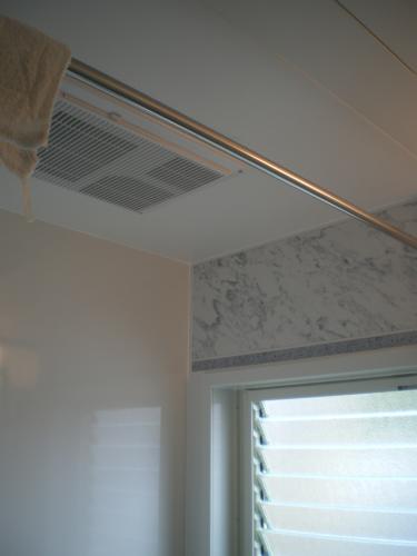 100Vの換気乾燥暖房機です。寒い日もポカポカです。