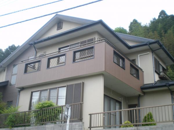 外壁の色に合わせて塗装しました。