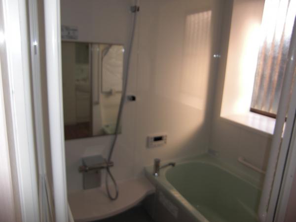 最新のユニットバスに交換しました。温かさが全然違います。