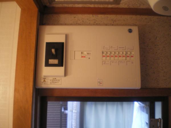 分電盤もコンパクトにスッキリしました。