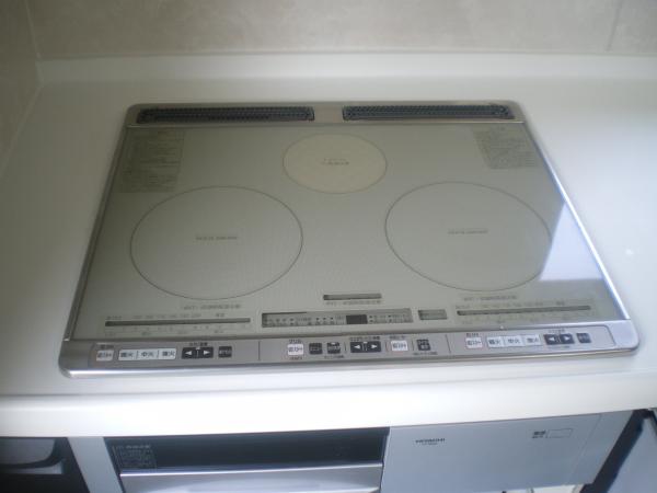 日立　ＩＨクッキングヒーター　上面操作が楽々です。