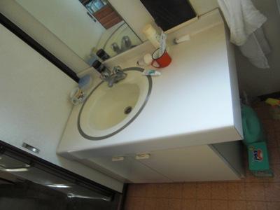 施工前の洗面台です。