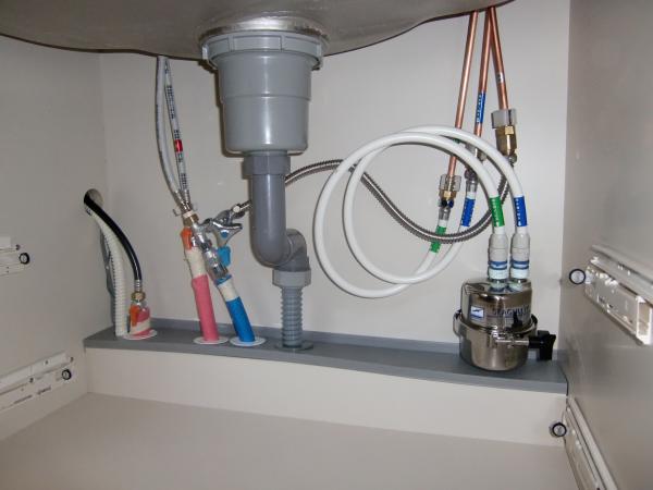 キッチンにはビルトイン型のシーガルフォーの浄水器を取り入れました