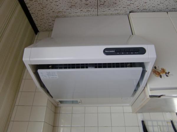 キッチンの汚れん坊！換気扇もリフレッシュ。お掃除簡単タイプです