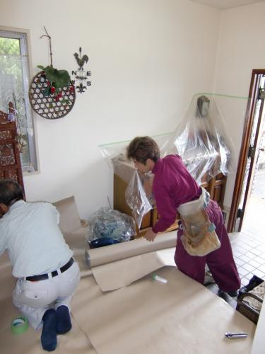 工事にかかる前に作業動線部分の養生作業もバッチリです