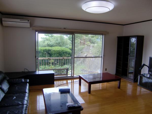 壁　天井　床の仕上げをすべてリフレッシュしました。すっきりです