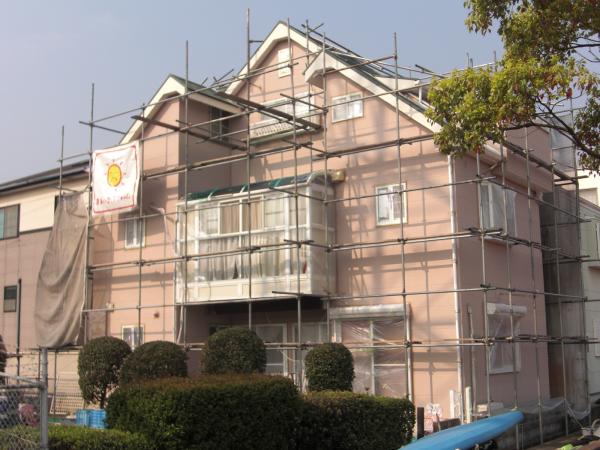 中塗りです。仕上げの色より薄めの色で塗ります。こうすればお客様にも工程が一目了然です。