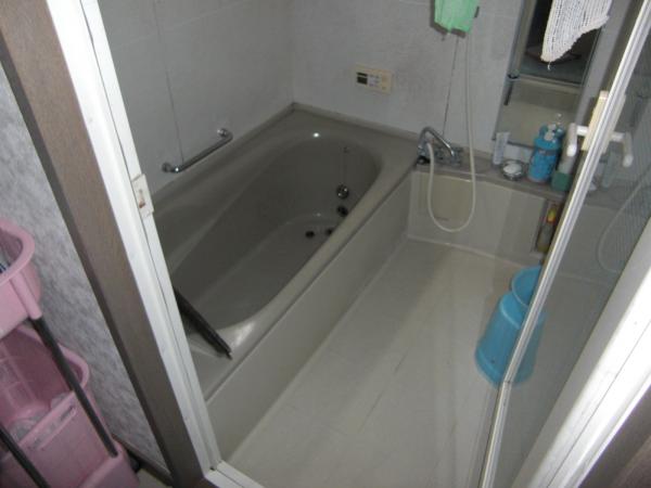 風呂はハーフタイプのユニットバスでした。