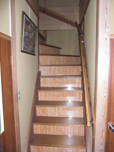 専用の部材を使い、手すりを取付しました。もう安心です。