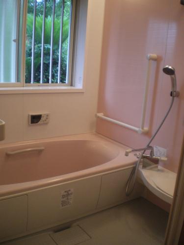 ＩＮＡＸ　ラ・バスの1坪タイプ。ピンクの壁と浴槽がこだわりです。