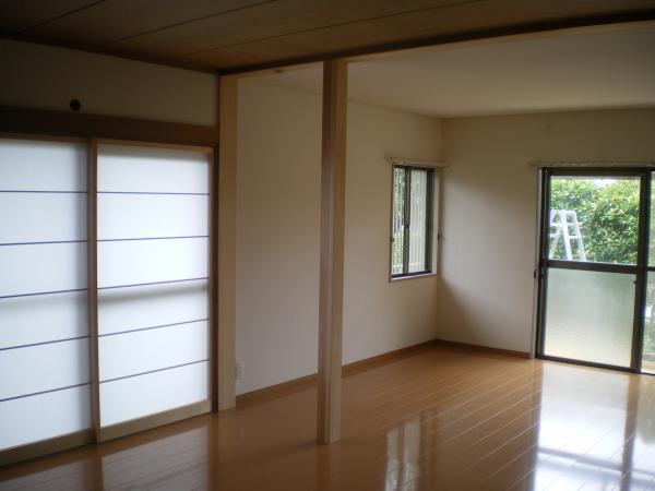 鉄骨の柱は新しい柱を巻きました