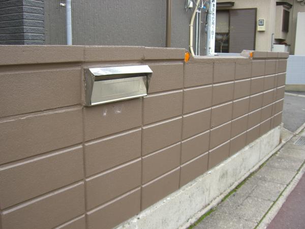 衝突される事の多いブロック塀も塗装しました。