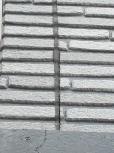 外装板のコーキングに切れがあります。