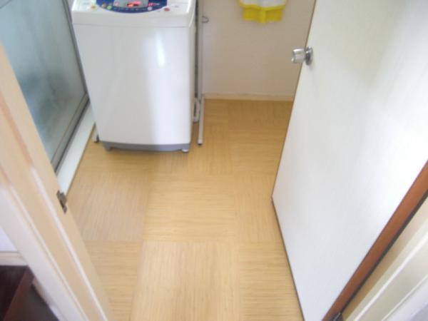 籐を編んだ柄のフロアにチェンジ！